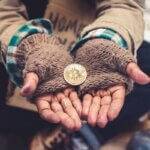 La contribution de la cryptomonnaie dans la lutte contre la pauvreté